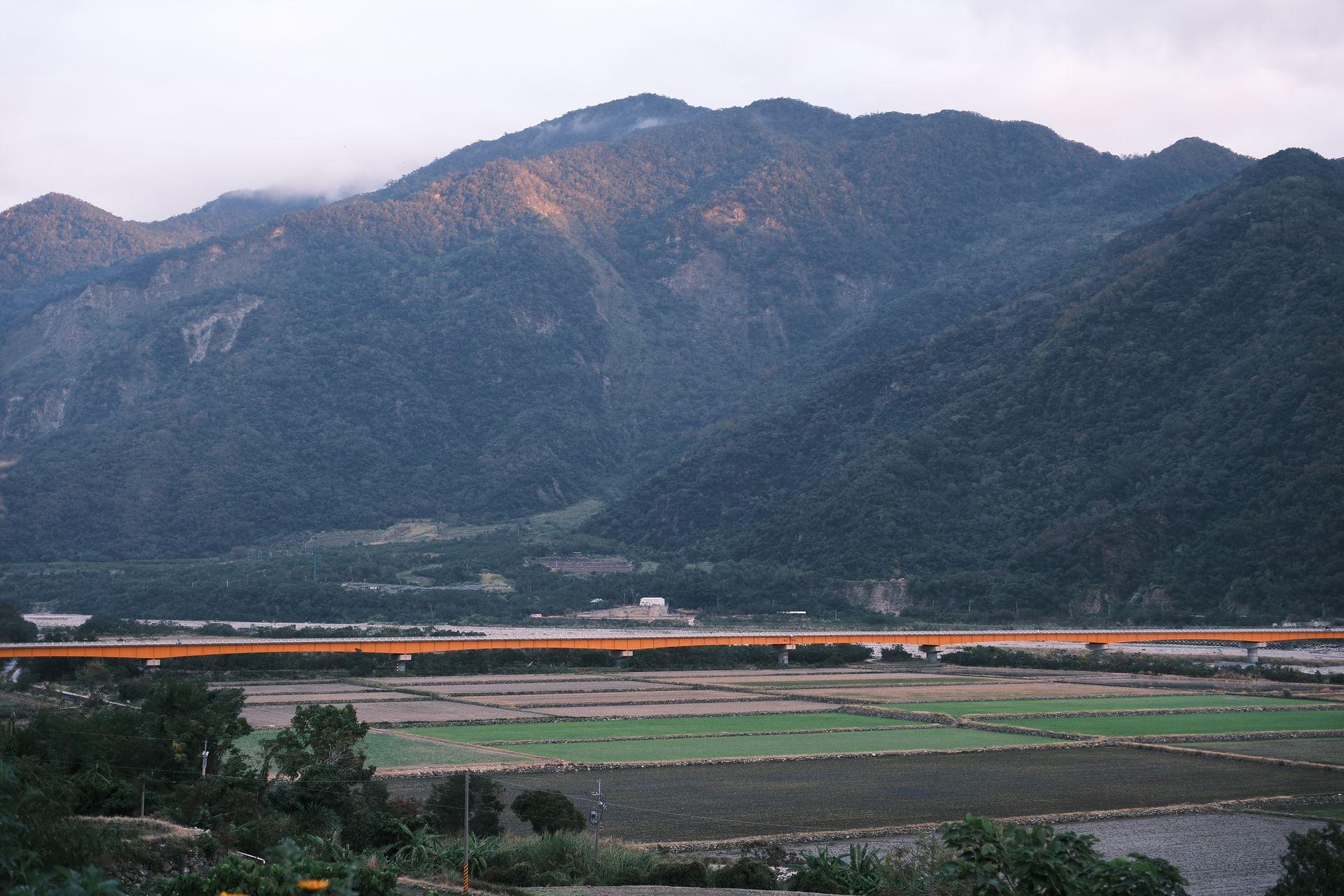 臺東縱谷全景、晨光山稜